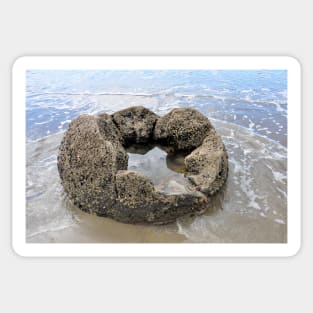 Moeraki Boulders, rochers sphériques , Nouvelle-Zélande Sticker